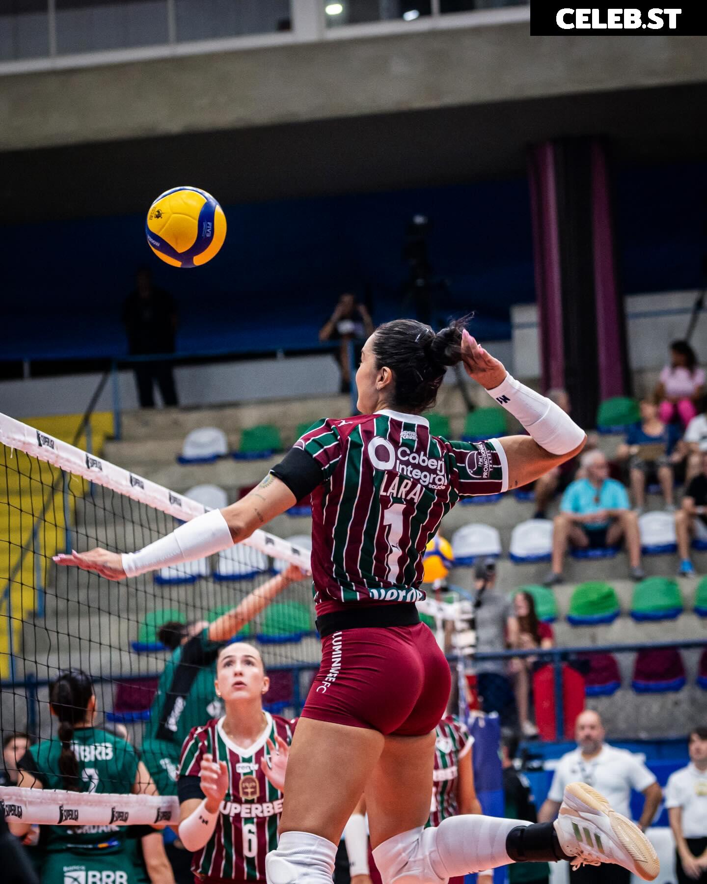 Lara Nobre Image 23596984