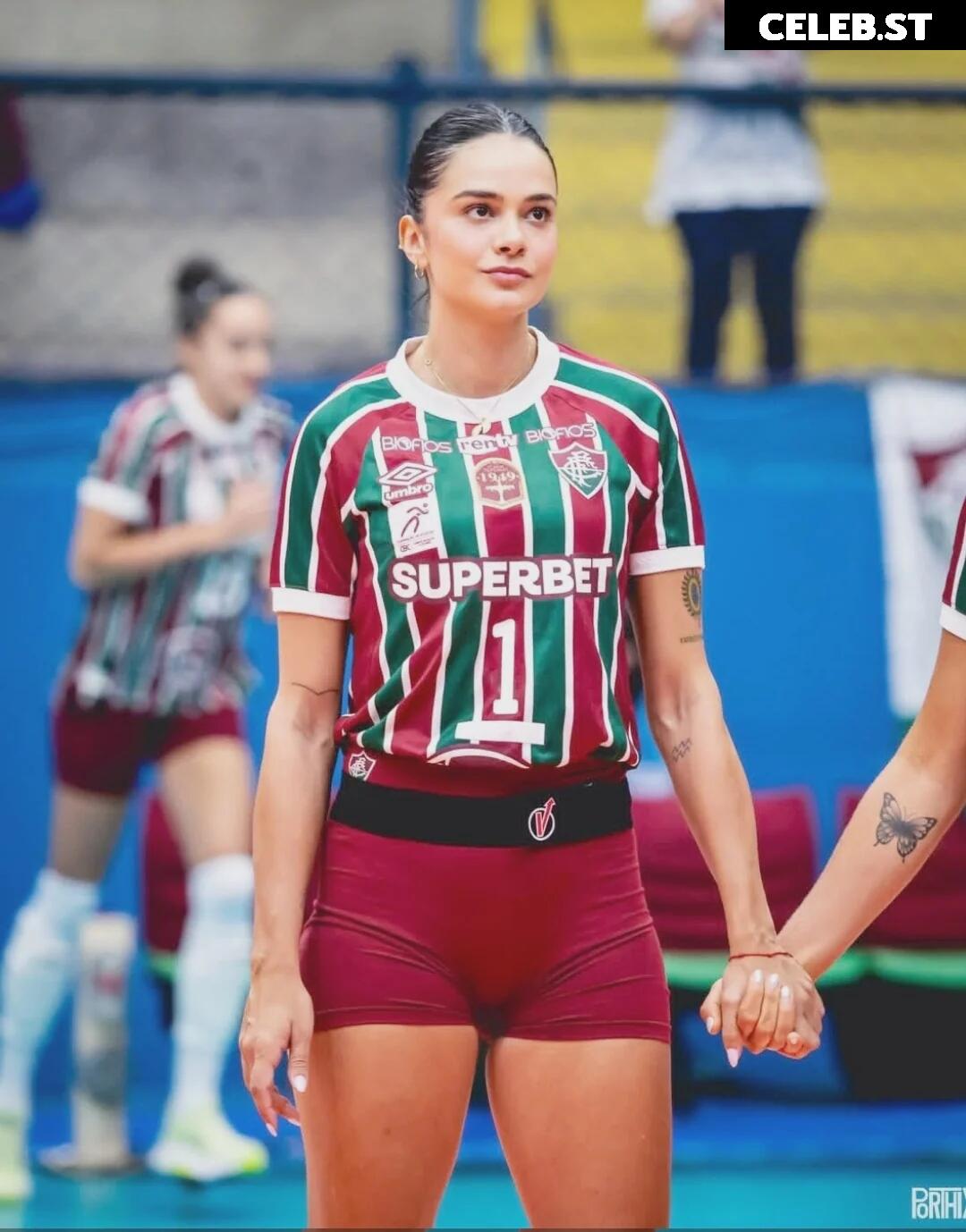 Lara Nobre Image 23596924