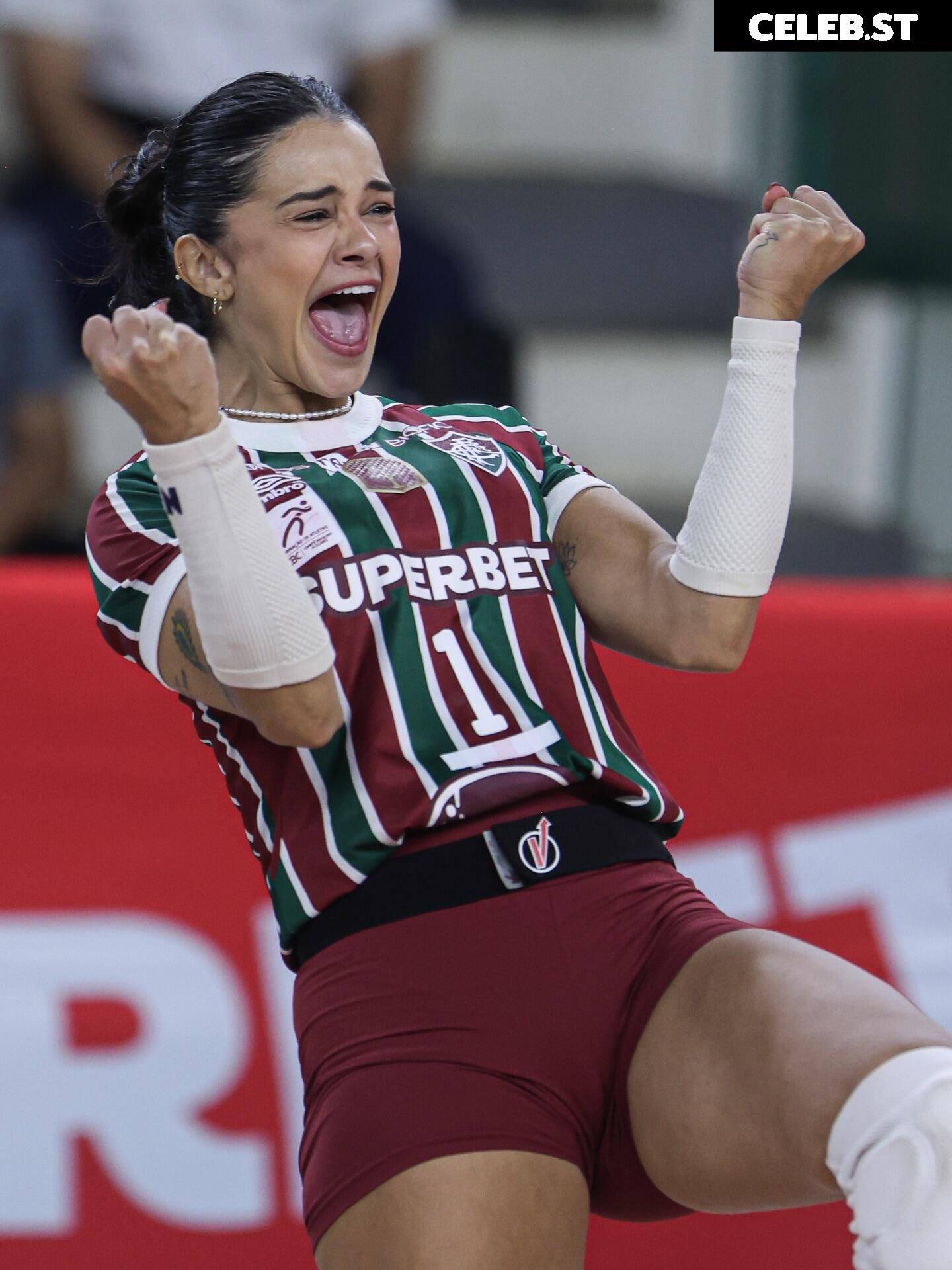 Lara Nobre Image 23596904