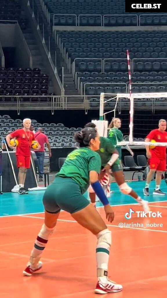 Lara Nobre Image 23596908