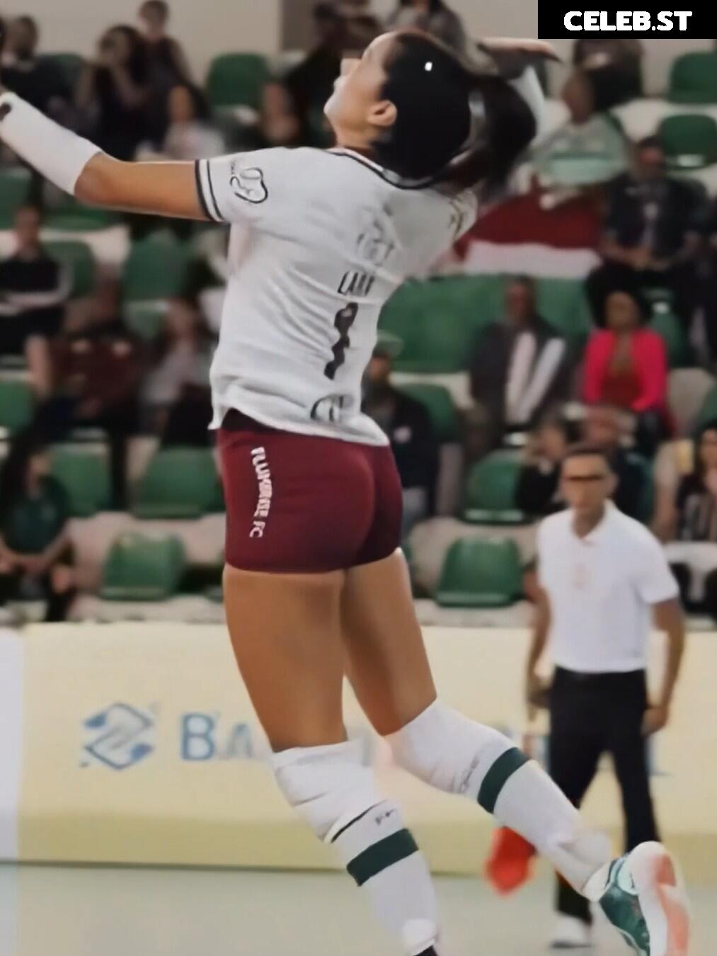 Lara Nobre Image 23596962