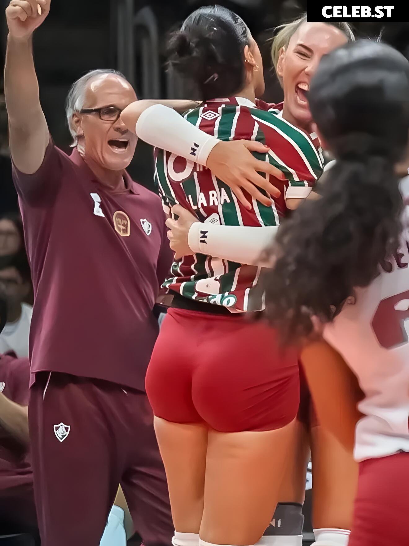 Lara Nobre Image 23596959