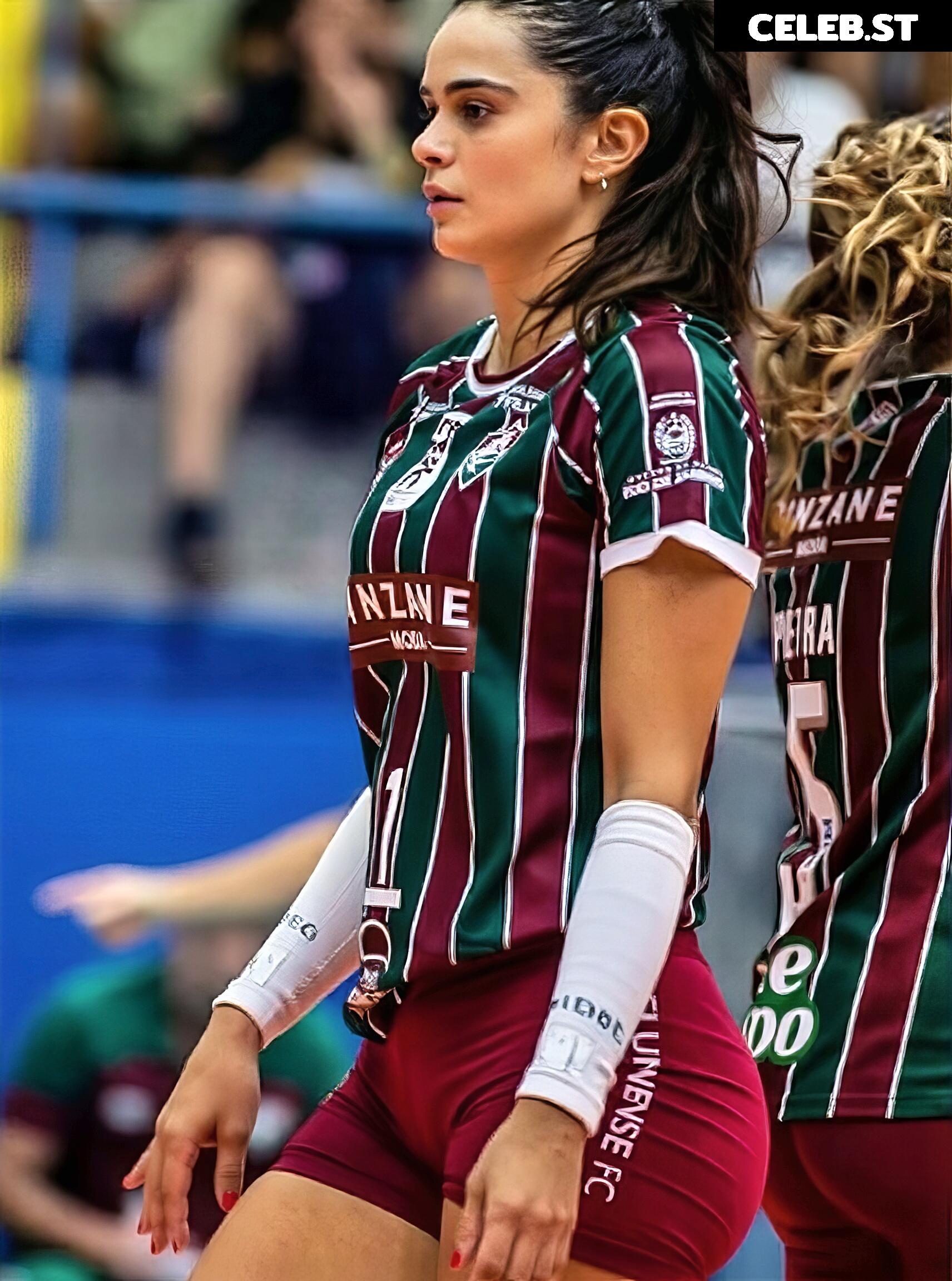 Lara Nobre Image 23596940
