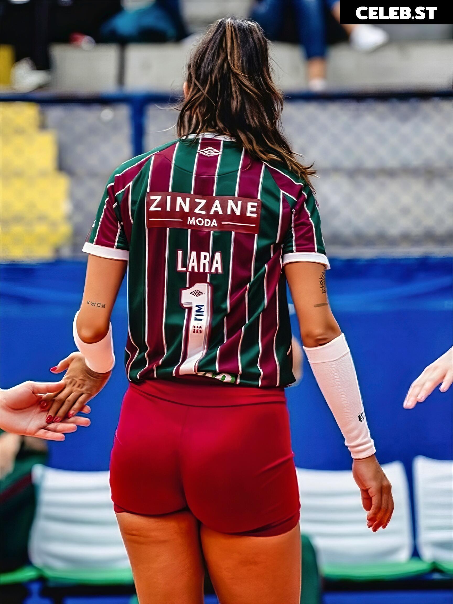 Lara Nobre Image 23596945