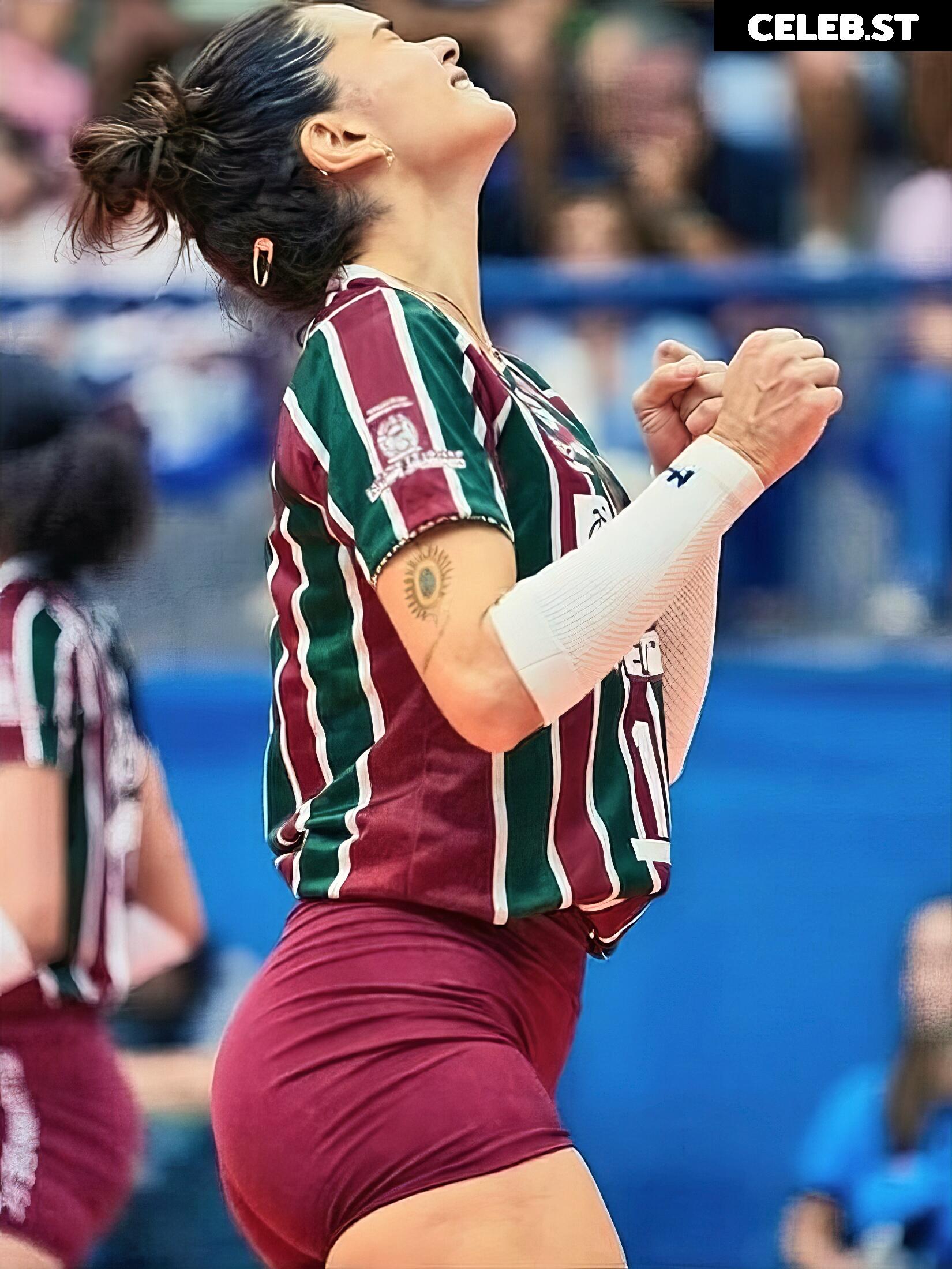 Lara Nobre Image 23596975