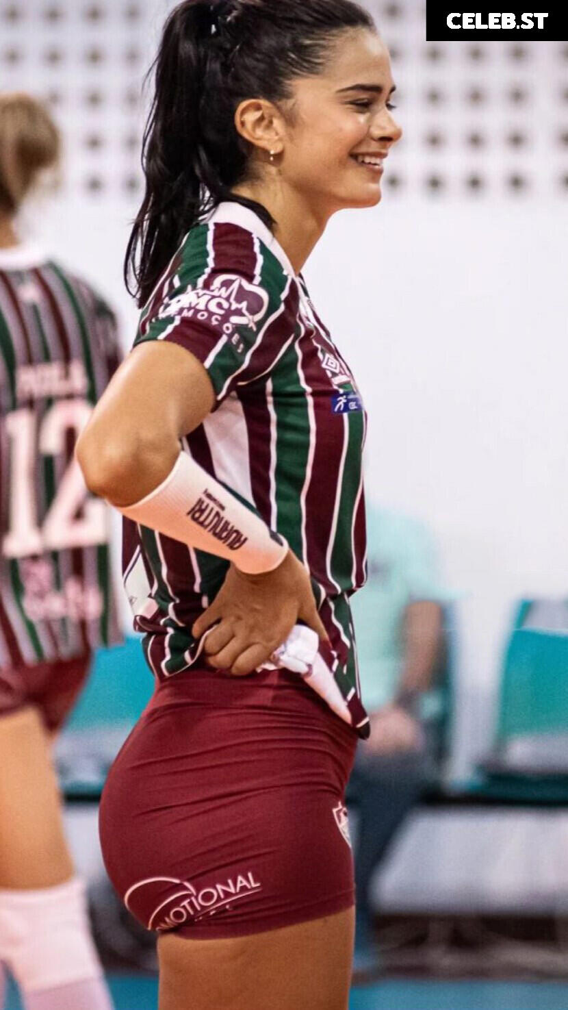 Lara Nobre Image 23596896