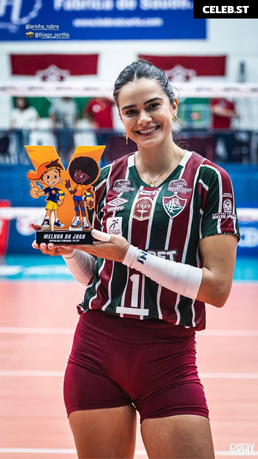 Lara Nobre Image 23596824