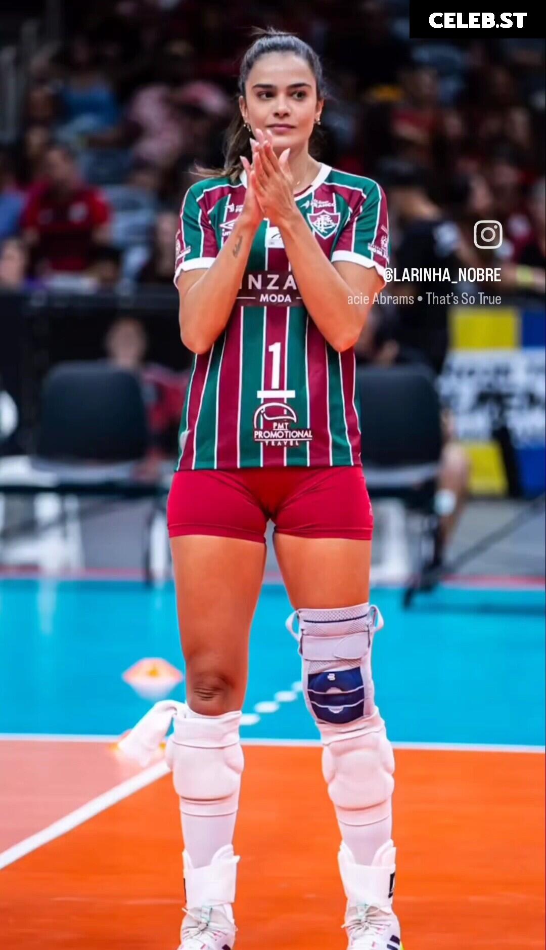 Lara Nobre Image 23596812