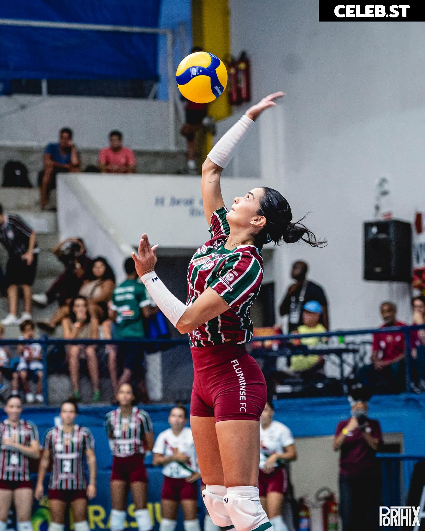 Lara Nobre Image 23596841