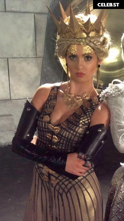 Laura Marano Image 23596175