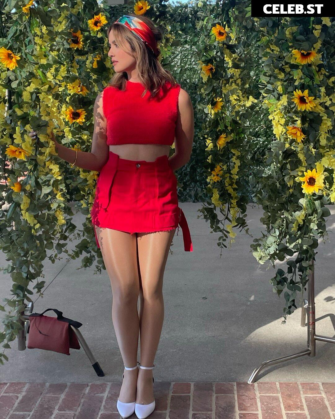 Laura Marano Image 23596178