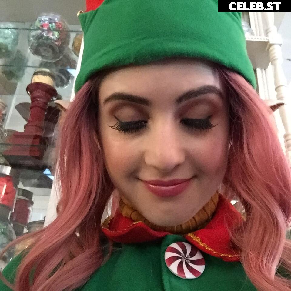 Laura Marano Image 23596200