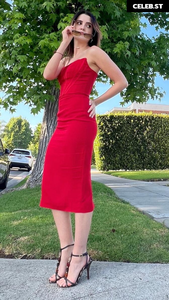 Laura Marano Image 23596244