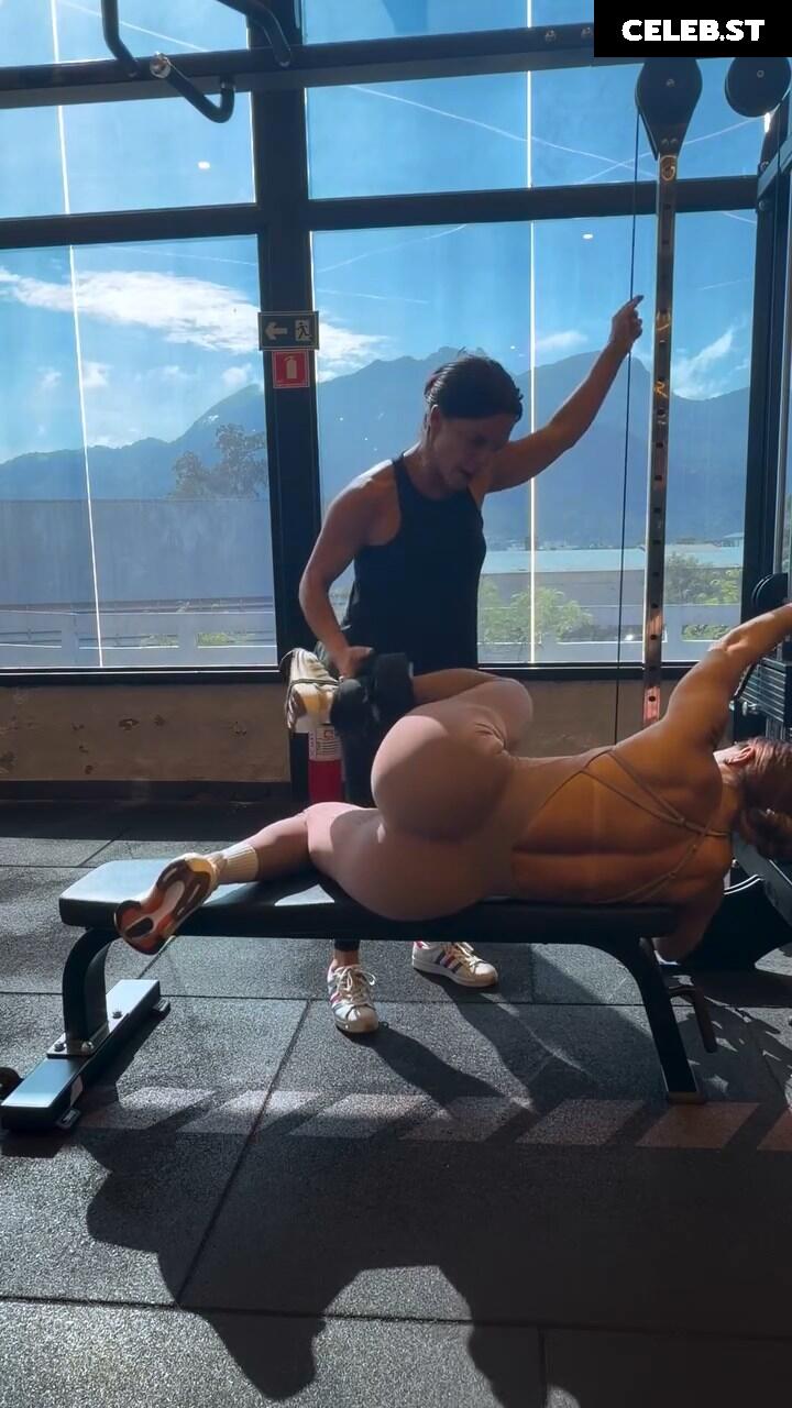 Viviane Araujo Image 23593949