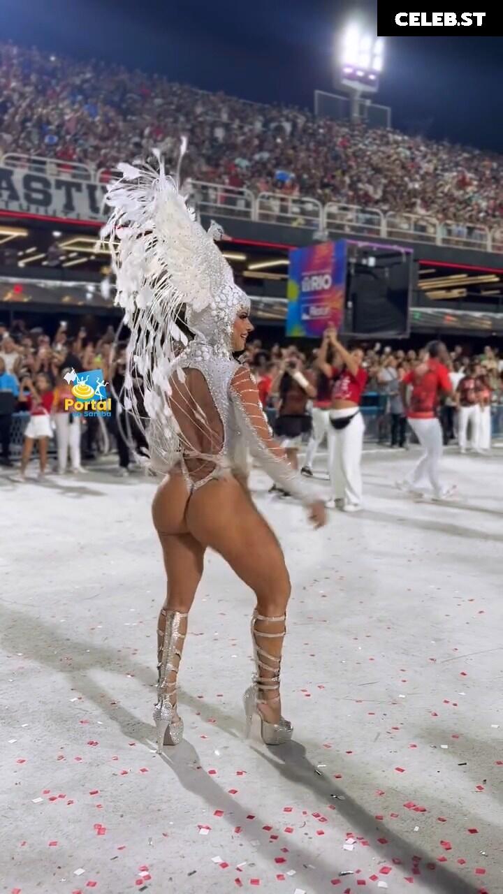 Viviane Araujo Image 23593811