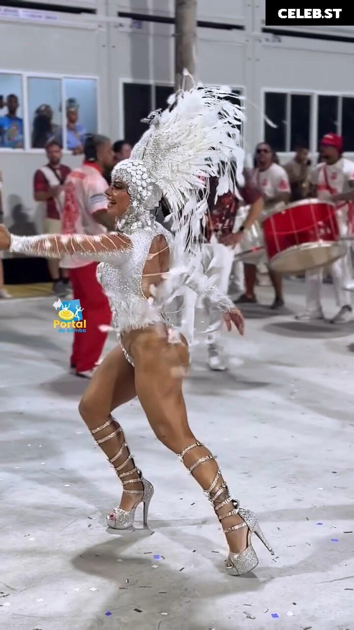 Viviane Araujo Image 23593807
