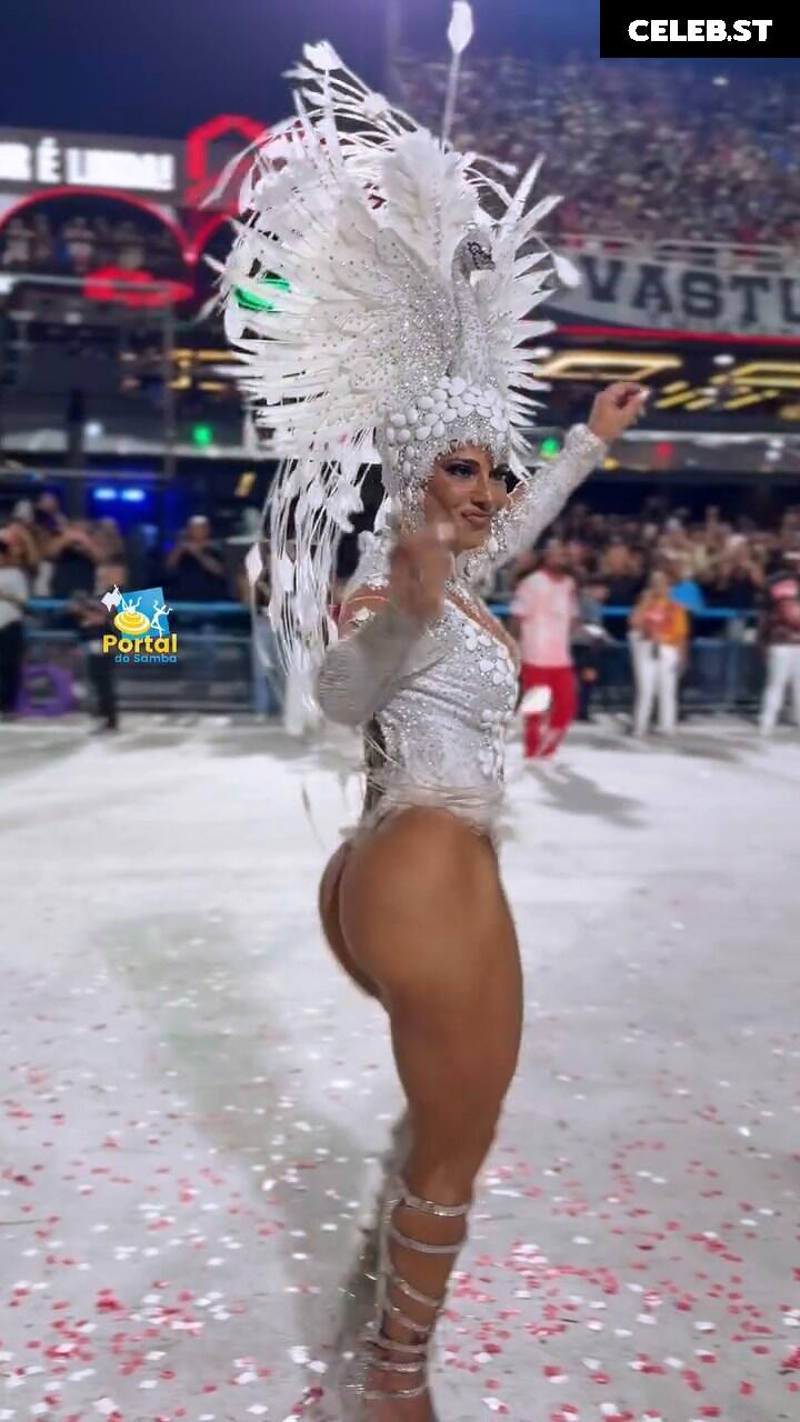 Viviane Araujo Image 23593809