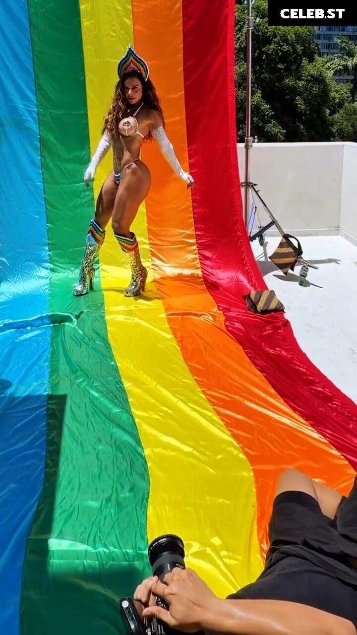 Viviane Araujo Image 23593846