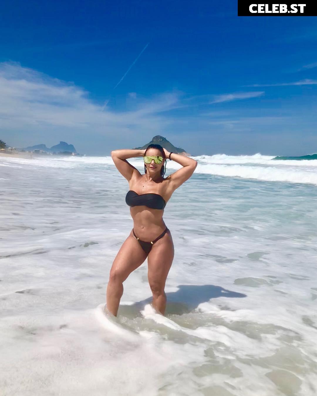 Viviane Araujo Image 23593453
