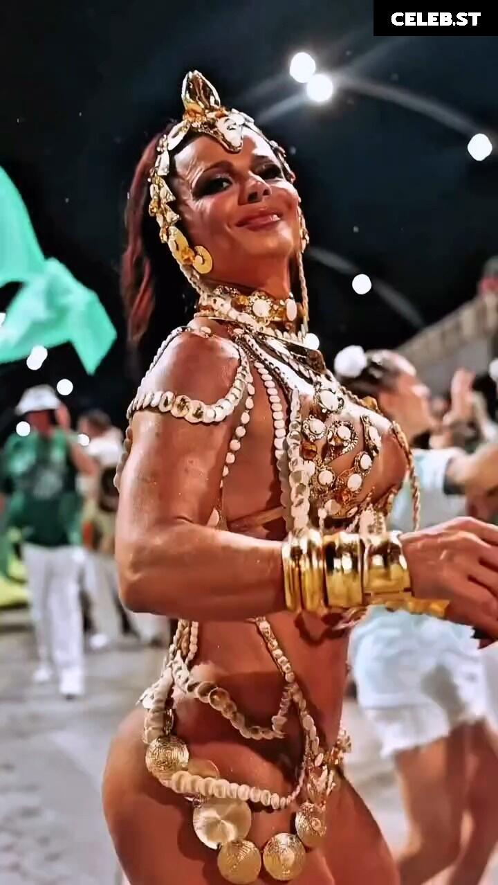 Viviane Araujo Image 23593720