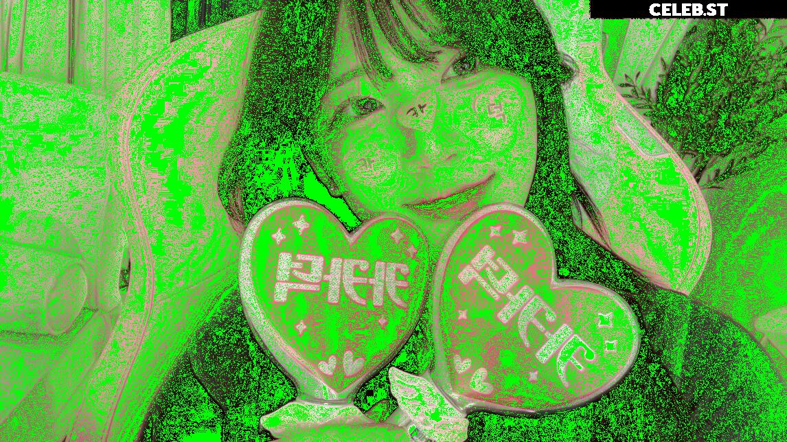 yule_.0.03 Image 23599469