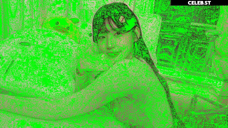 yule_.0.03 Image 23599725