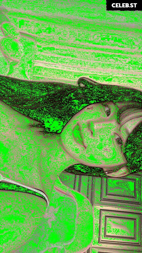yule_.0.03 Image 23599758