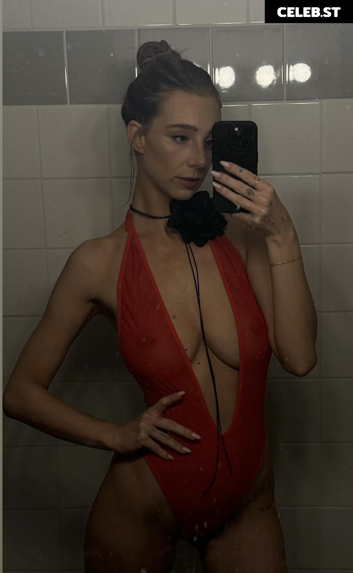 Viktoria Somebody Image 2346535