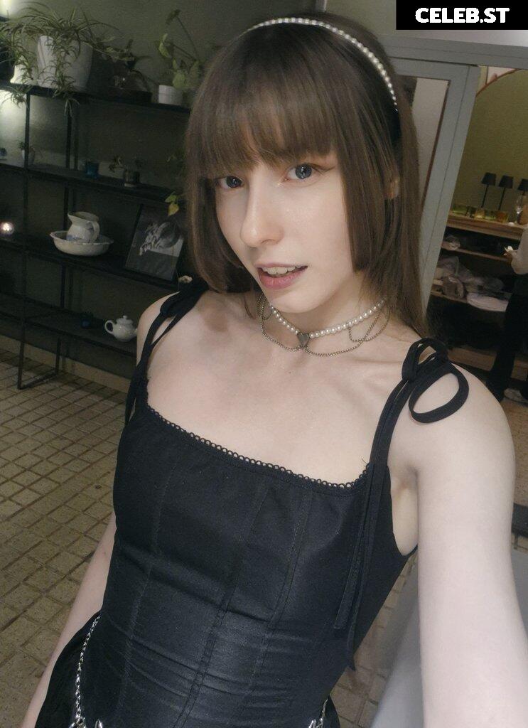 Kiki Glitter Cosplay Image 23461984