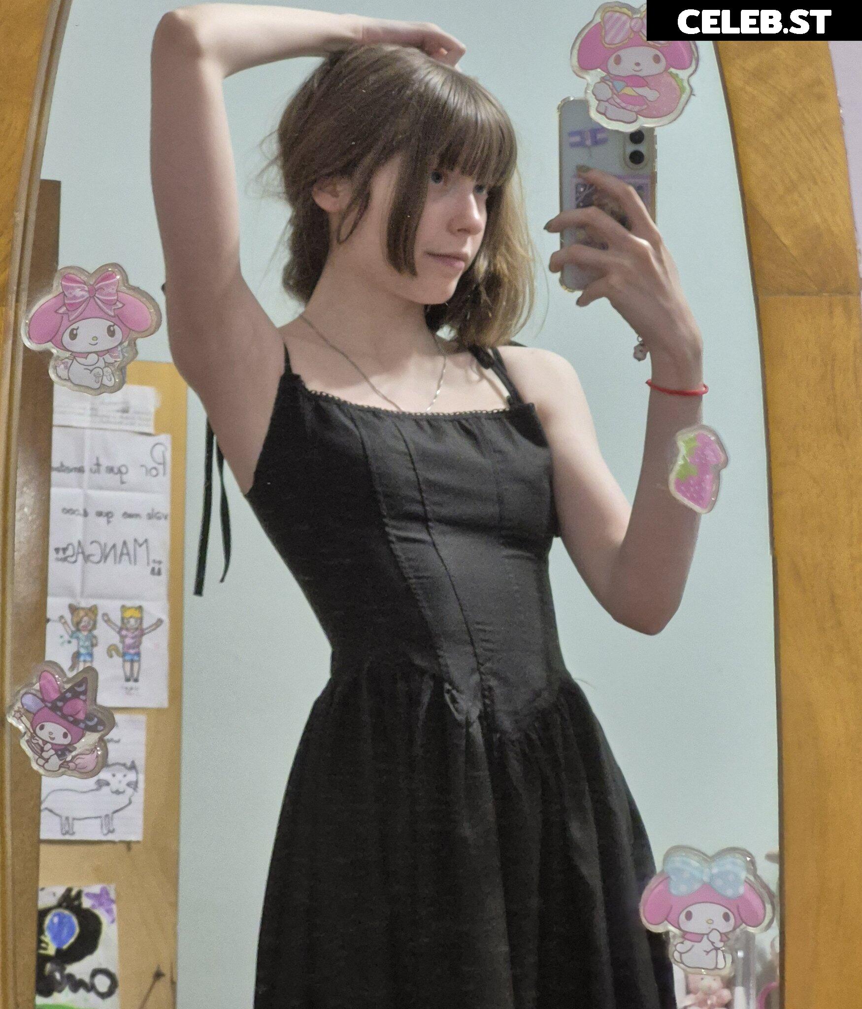 Kiki Glitter Cosplay Image 23461974