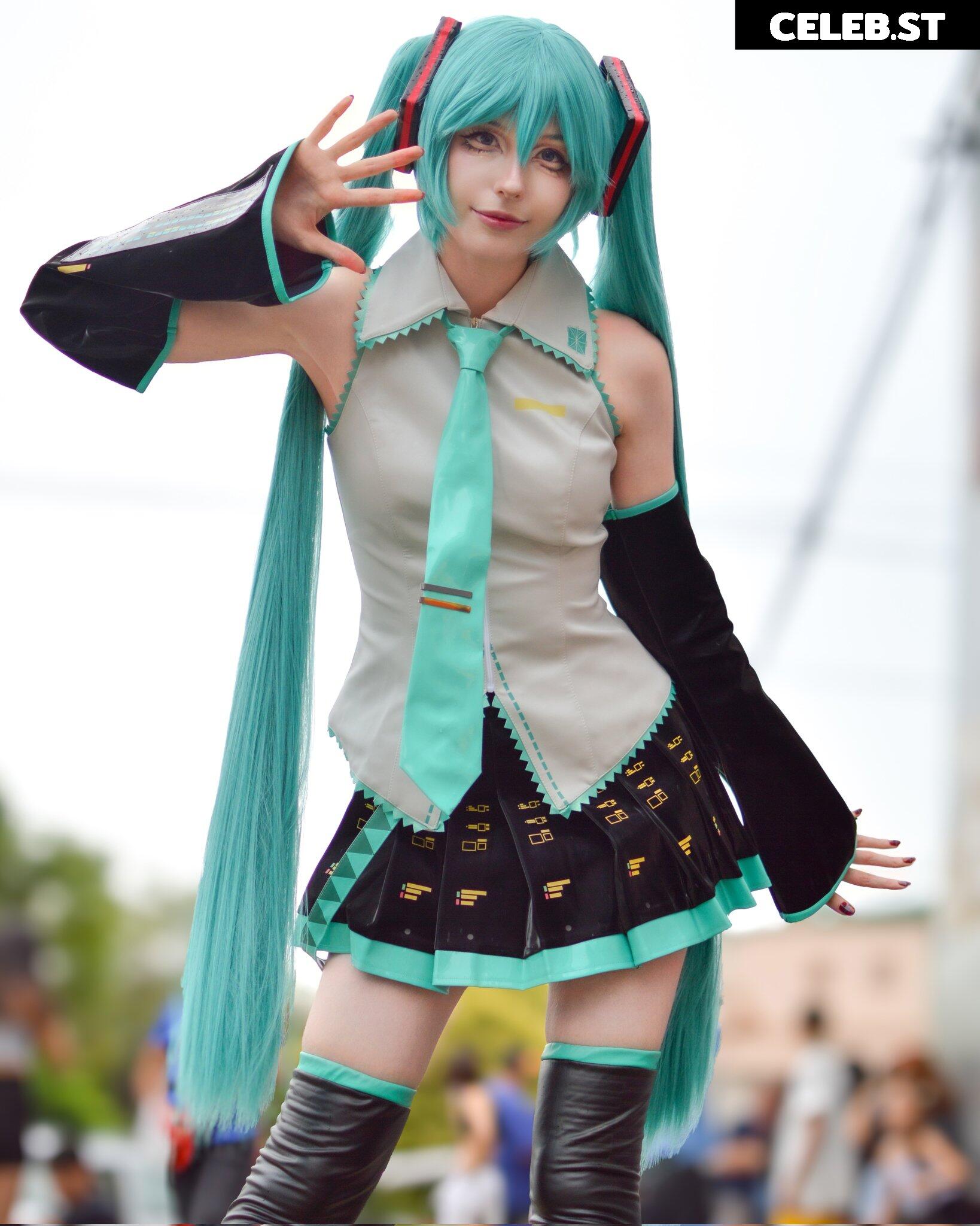Kiki Glitter Cosplay Image 23462096