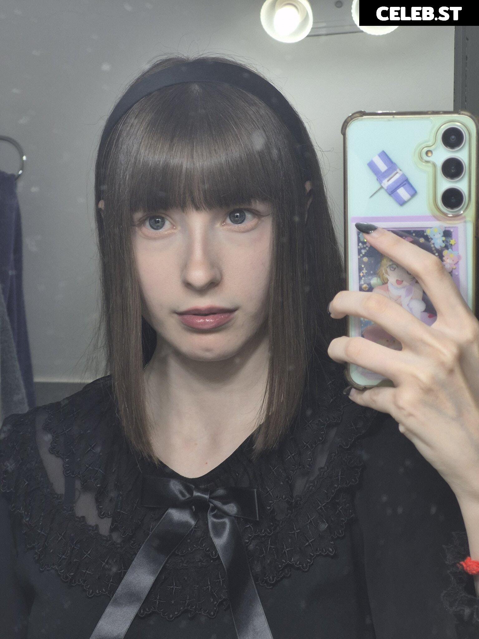 Kiki Glitter Cosplay Image 23462095