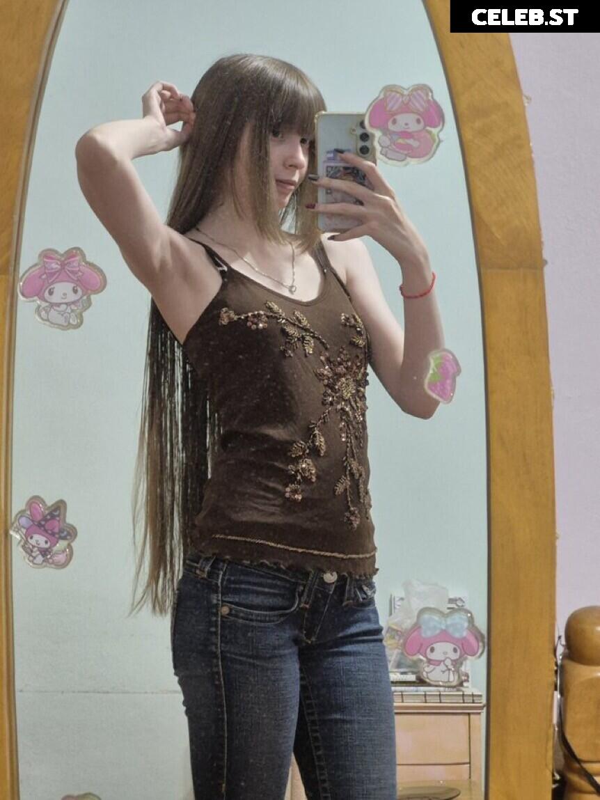 Kiki Glitter Cosplay Image 23462094