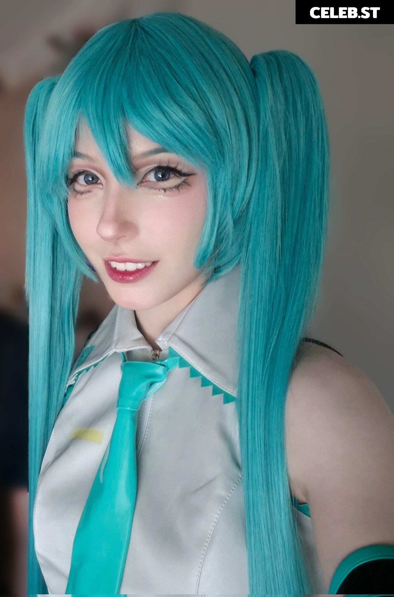 Kiki Glitter Cosplay Image 23462021