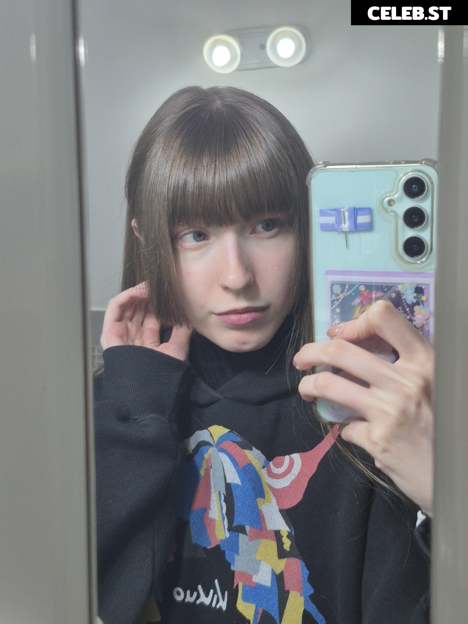 Kiki Glitter Cosplay Image 23462000