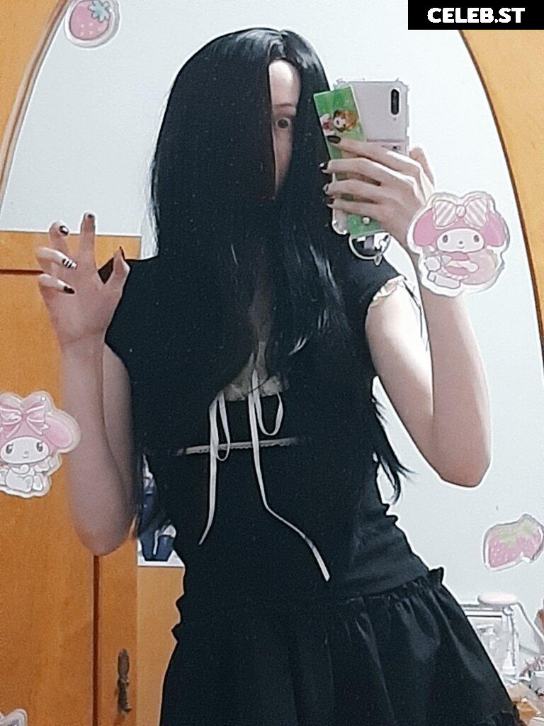 Kiki Glitter Cosplay Image 23462030