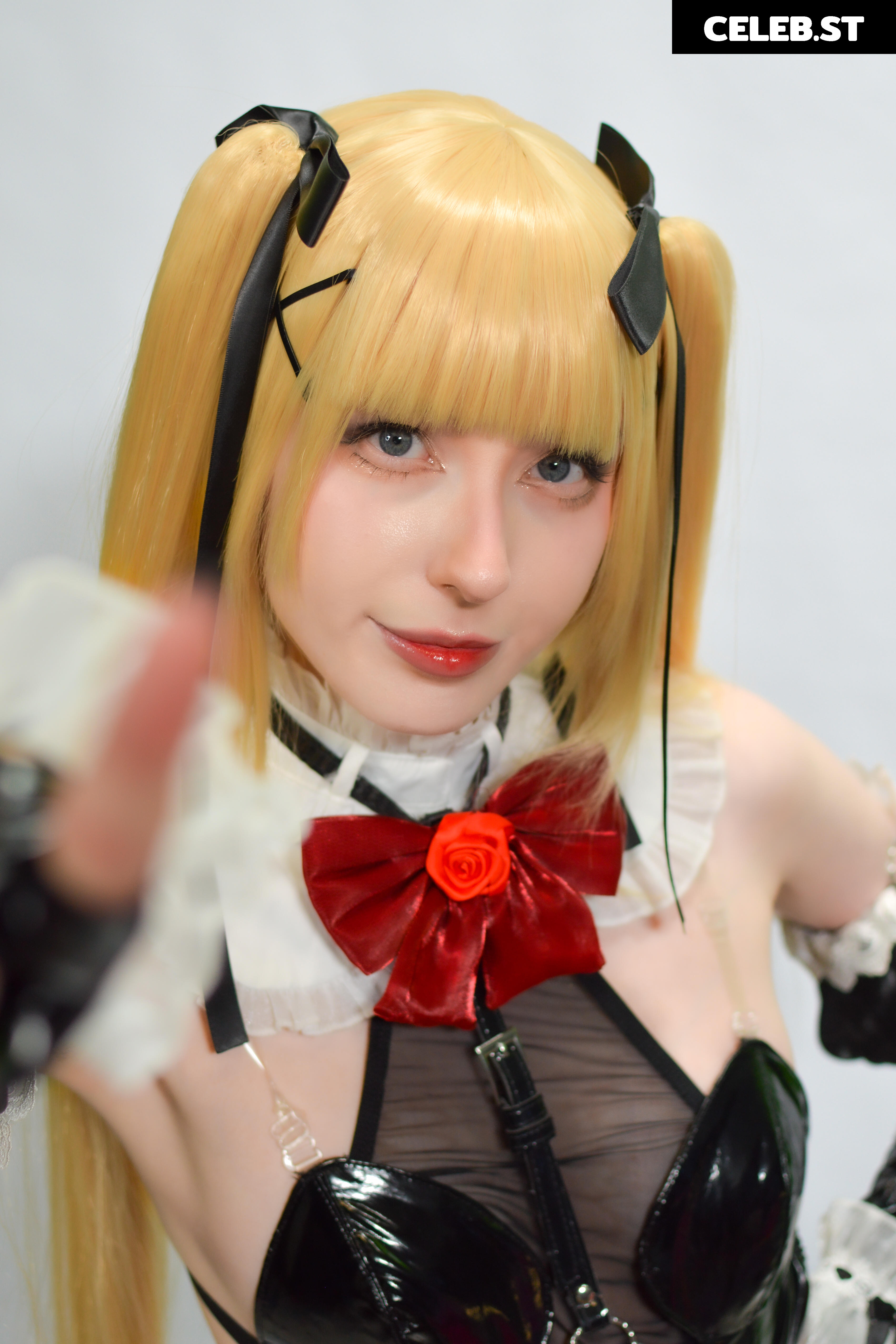 Kiki Glitter Cosplay Image 23462053