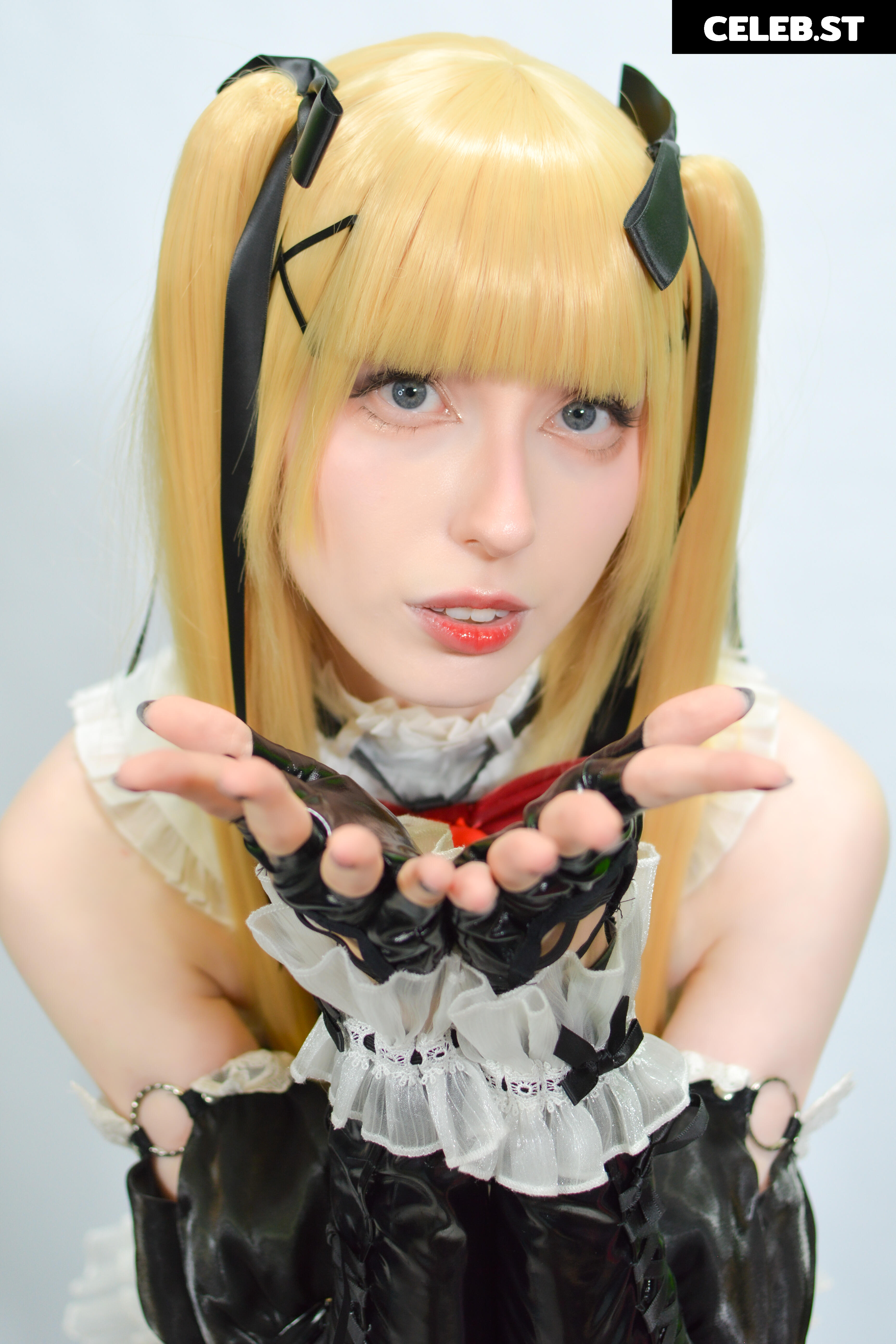 Kiki Glitter Cosplay Image 23462046