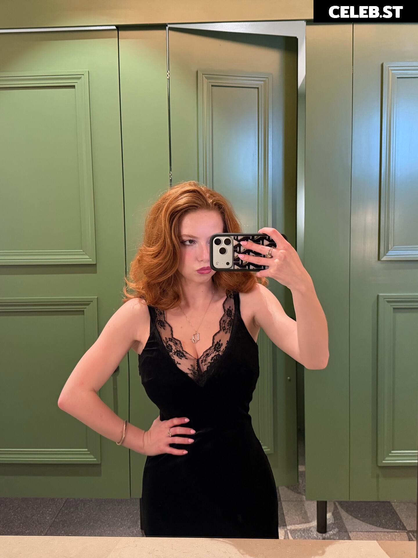 Francesca Capaldi (18) Image 23474485