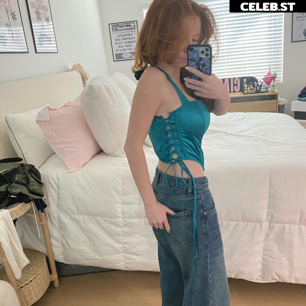Francesca Capaldi (18) Image 23474415