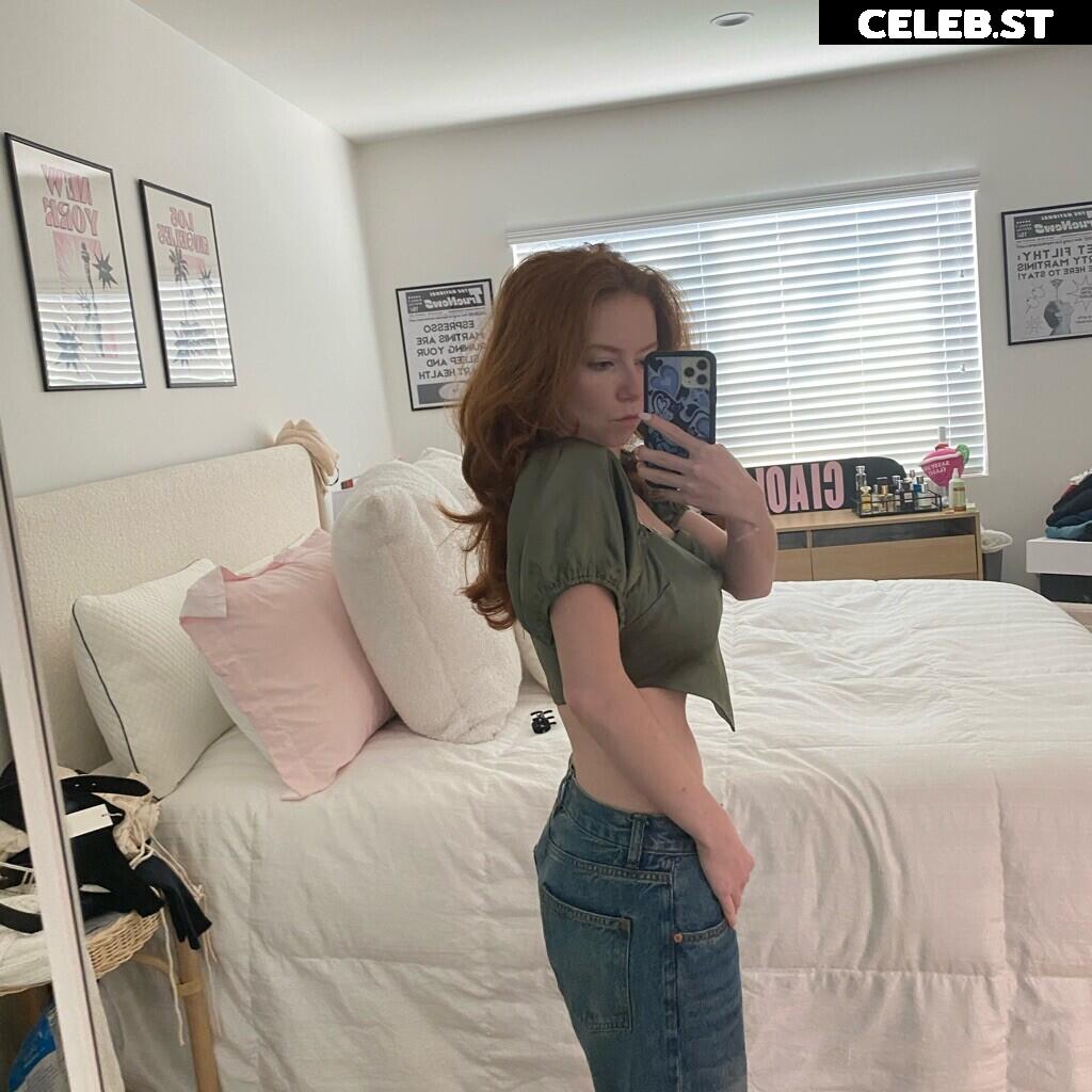 Francesca Capaldi (18) Image 23474409