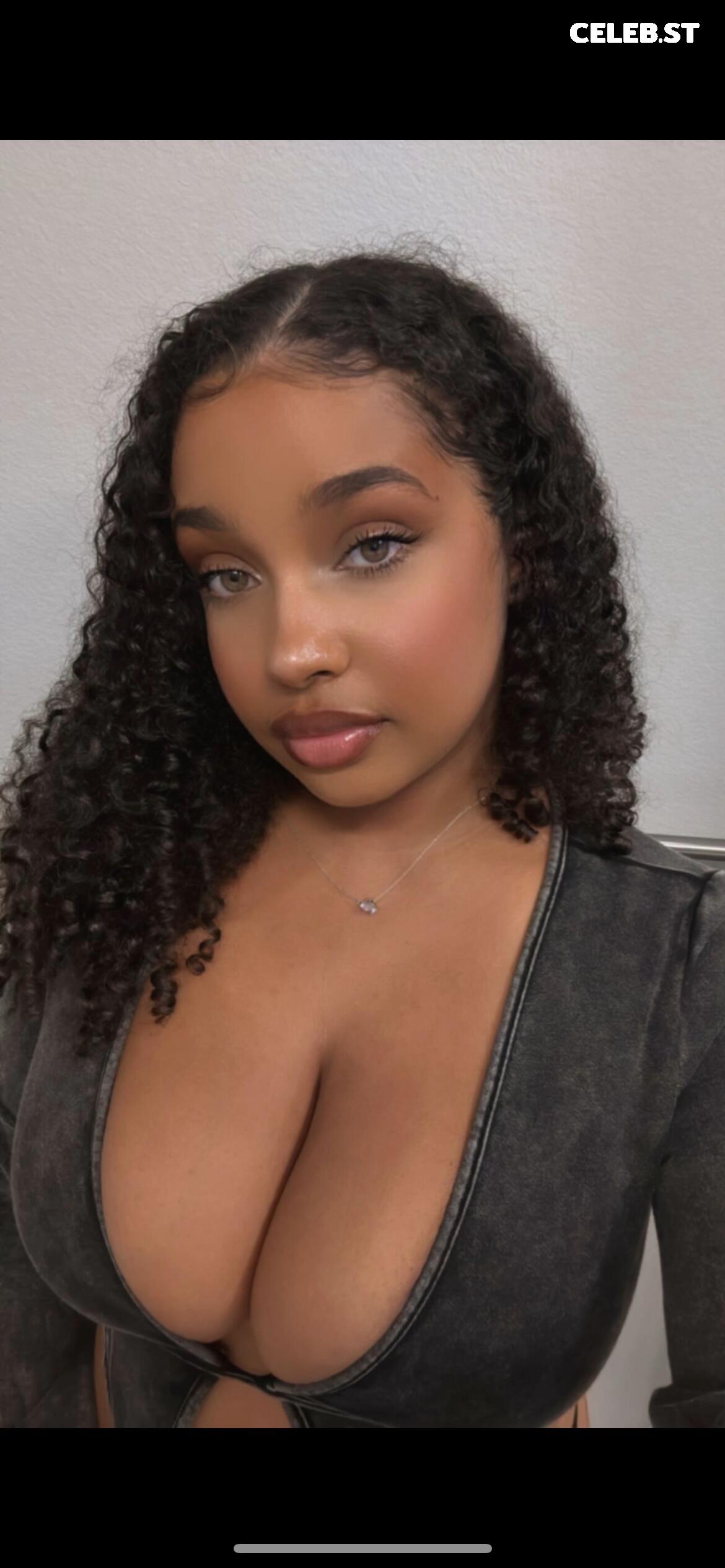 Corie Rayvon / CorieRayvon Image 23471895