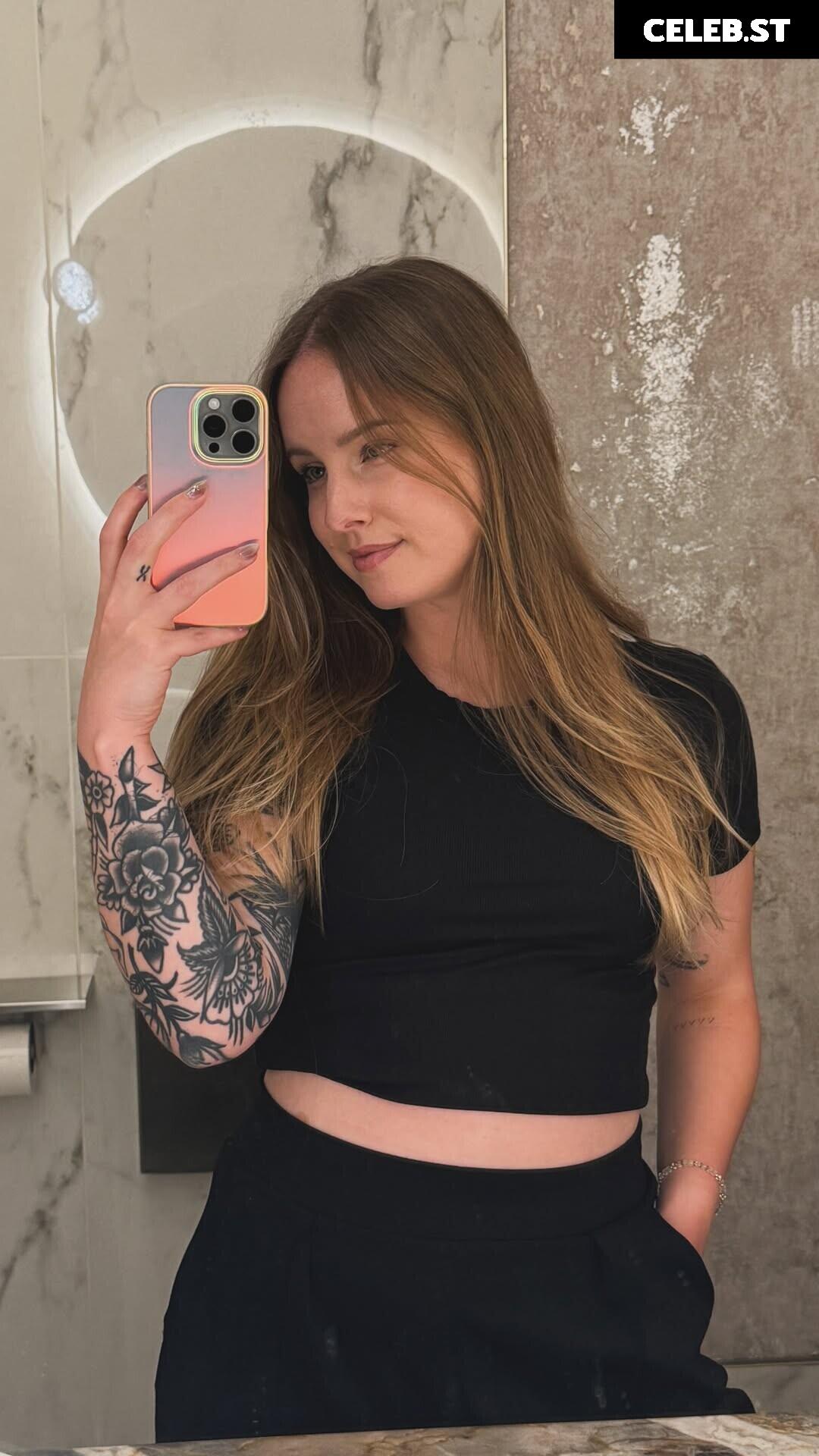 Sonja Reid aka OMGitsfirefoxx Image 23471887