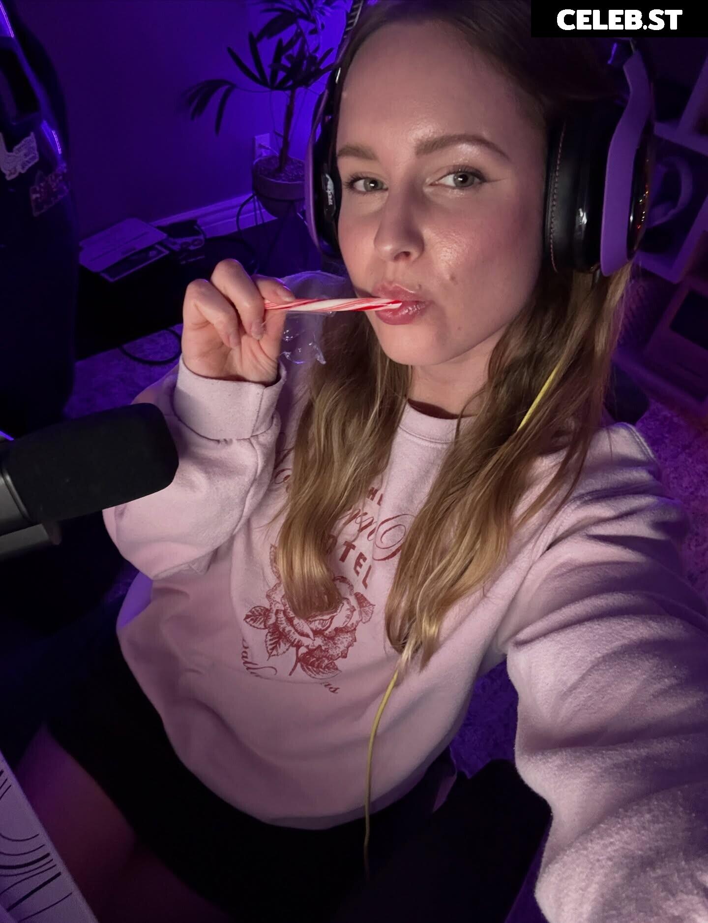 Sonja Reid aka OMGitsfirefoxx Image 23471835