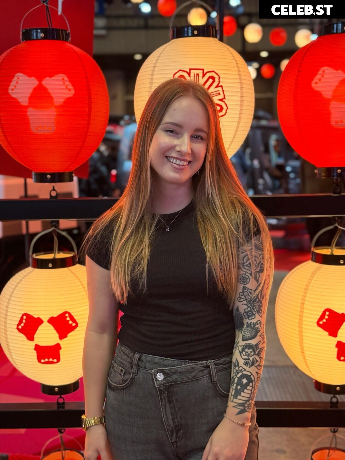 Sonja Reid aka OMGitsfirefoxx Image 23471849