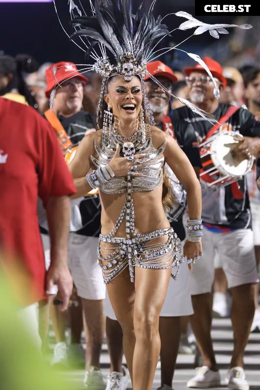 Juliana Paes Image 23448136