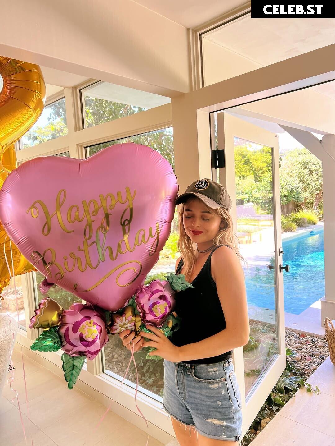 Emily Alyn Lind Image 23446310