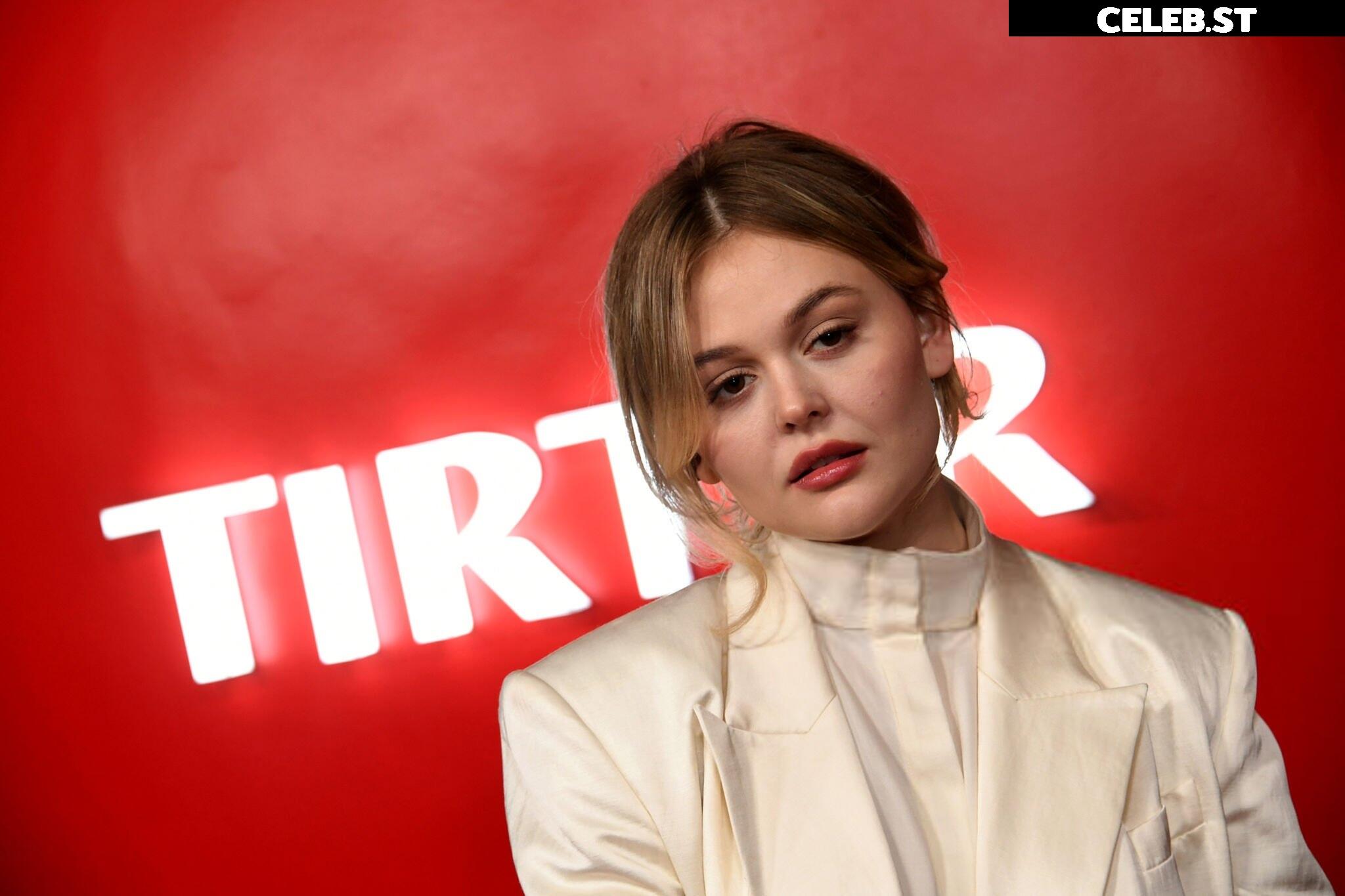 Emily Alyn Lind Image 23446260