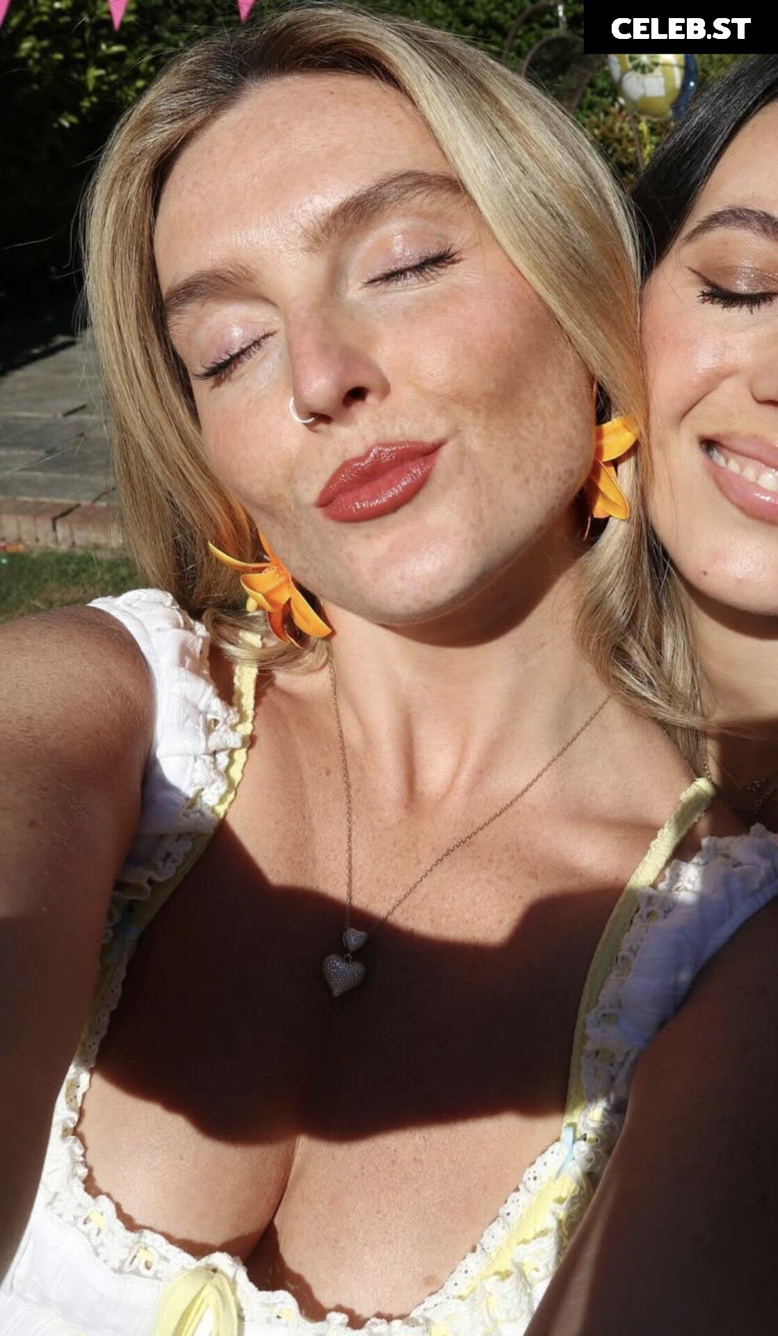 Perrie Edwards Image 23443578