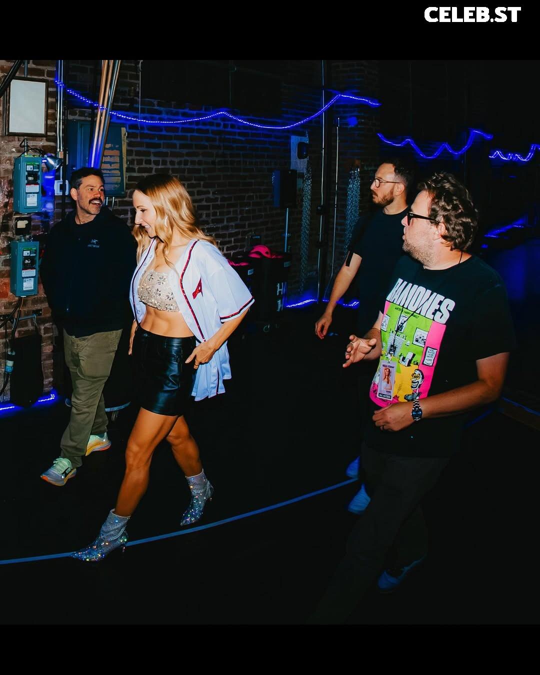 Nikki Glaser Image 23443157